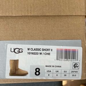 Size 8 classic Uggs